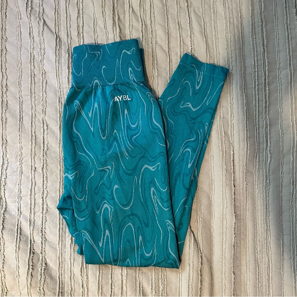 AYBL Velocity Seamless leggings- SIZE LARGE